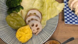 기름 쏙 뺀 속 편한 한 끼 제철채소 찜과 소화 돕는 ‘마법의 미소된장 소스