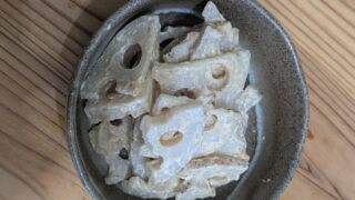 식상한 간장조림 대신 아삭하고 상큼한 ‘일본식 연근 샐러드’ 킥은 바로 우메보시!